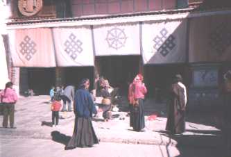 Lhasa people praying 