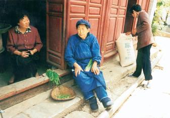 dali_women street_3