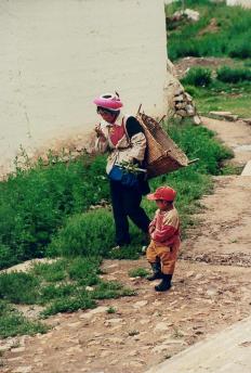 zhon_street mum and kid